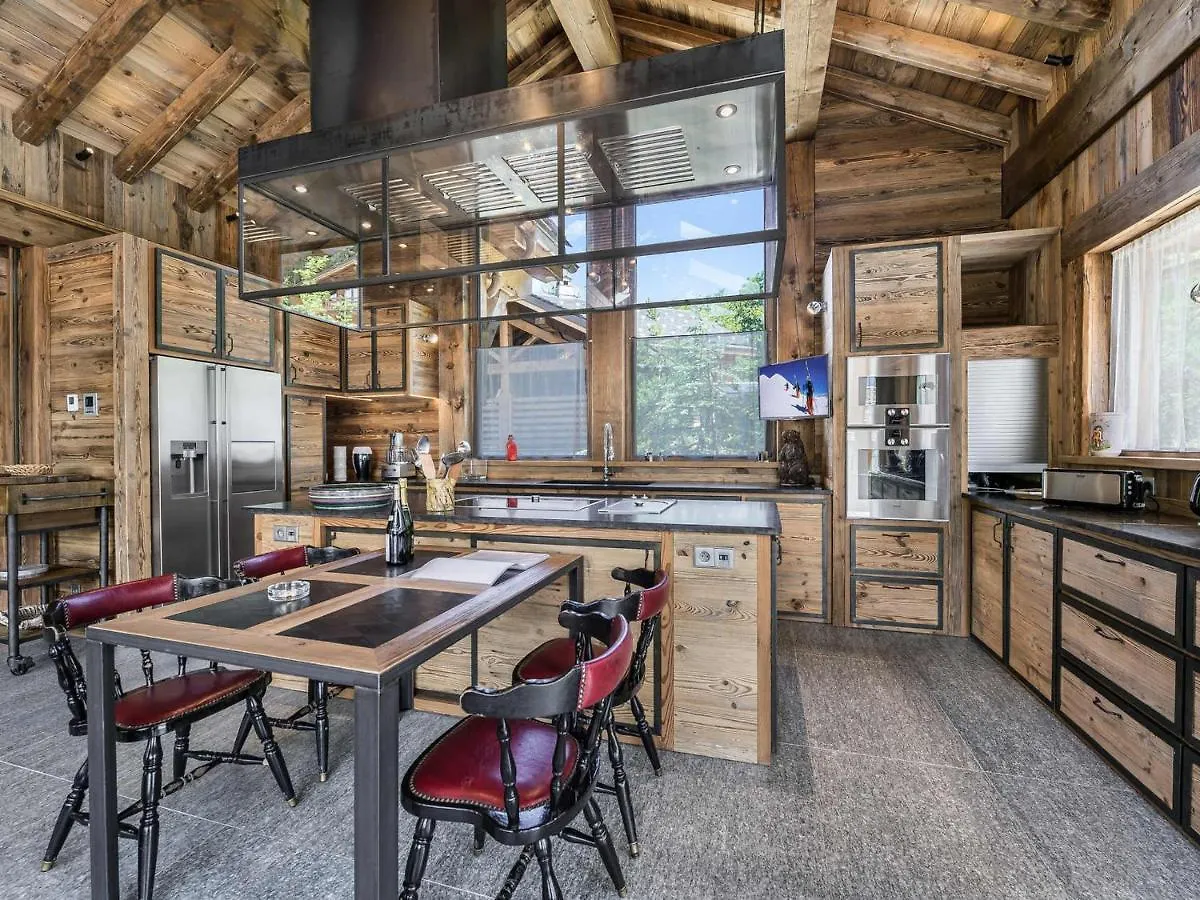 Chalet De Luxe A Meribel : Piscine, Hammam Et Proximite Telesiege - Fr-1-566-5 Les Allues 0*,  France